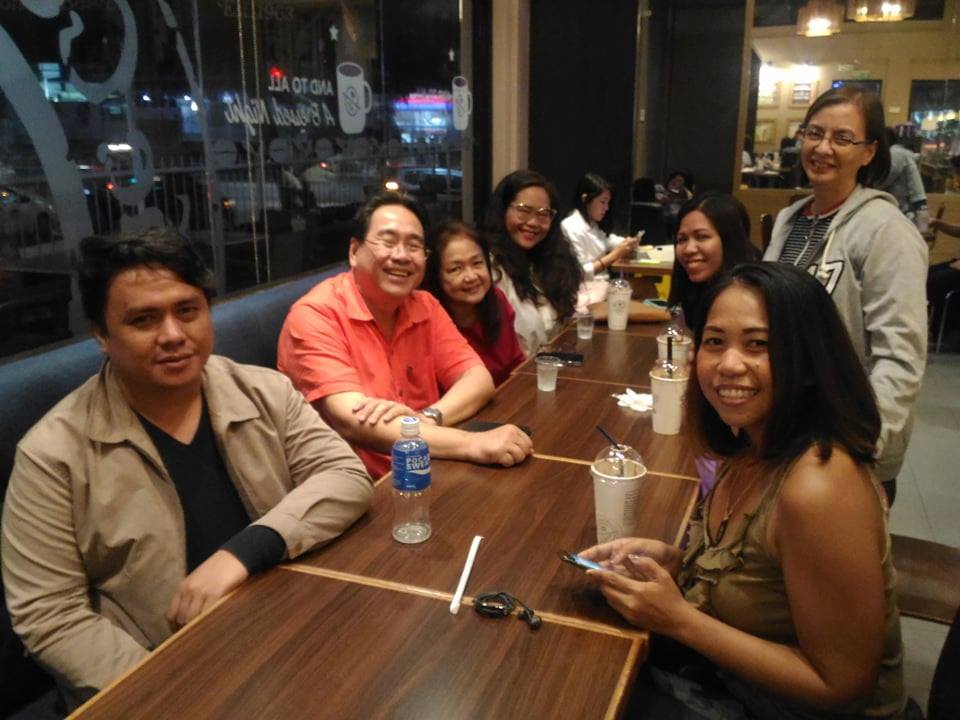My blogger friends and I with Atty. Rufus B. Rodriguez and his family
